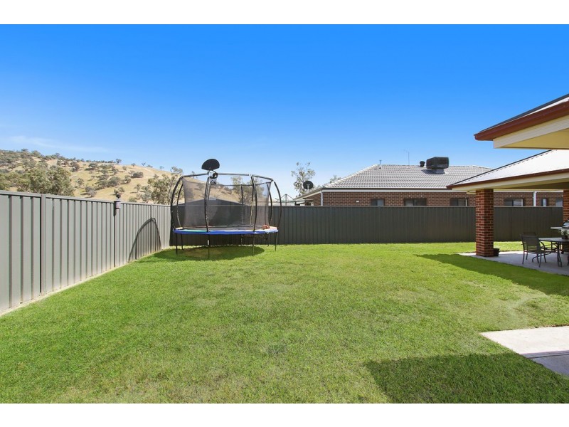 17 Kirby Drive, Killara VIC 3691