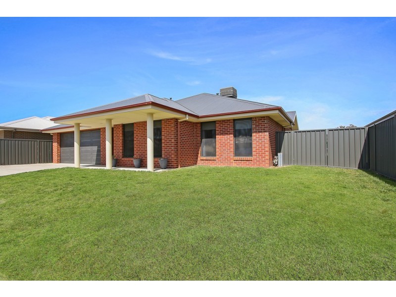 17 Kirby Drive, Killara VIC 3691