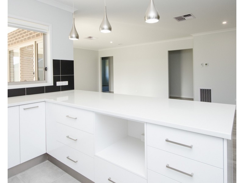 24 Strickland Street, Wodonga VIC 3690