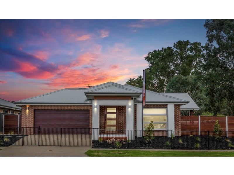 2 Yarrabee Drive, Thurgoona NSW 2640