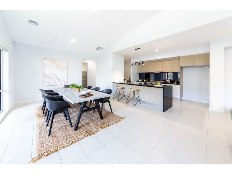 2 Yarrabee Drive, Thurgoona NSW 2640