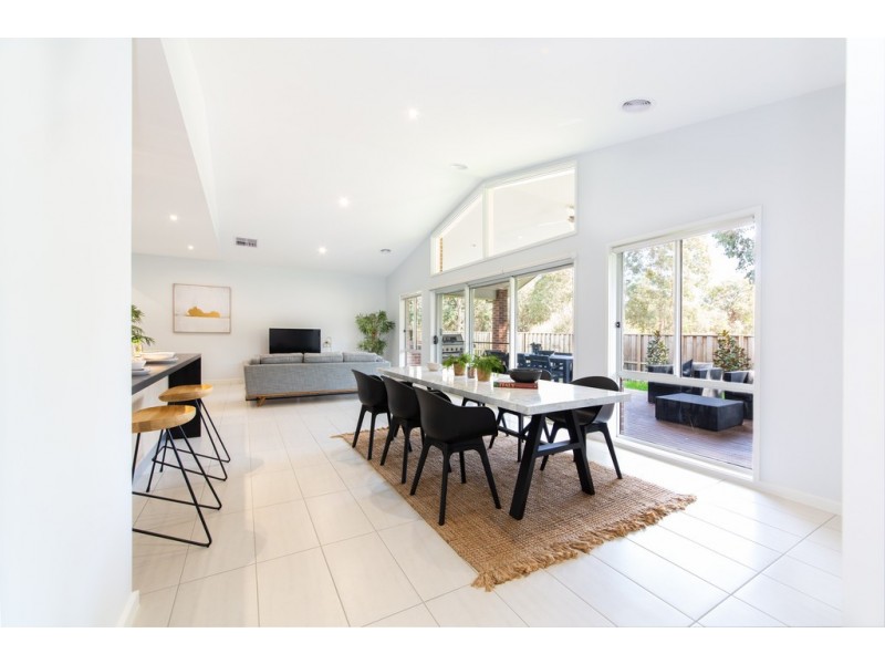 2 Yarrabee Drive, Thurgoona NSW 2640