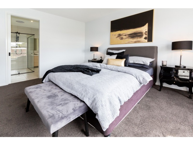 2 Yarrabee Drive, Thurgoona NSW 2640