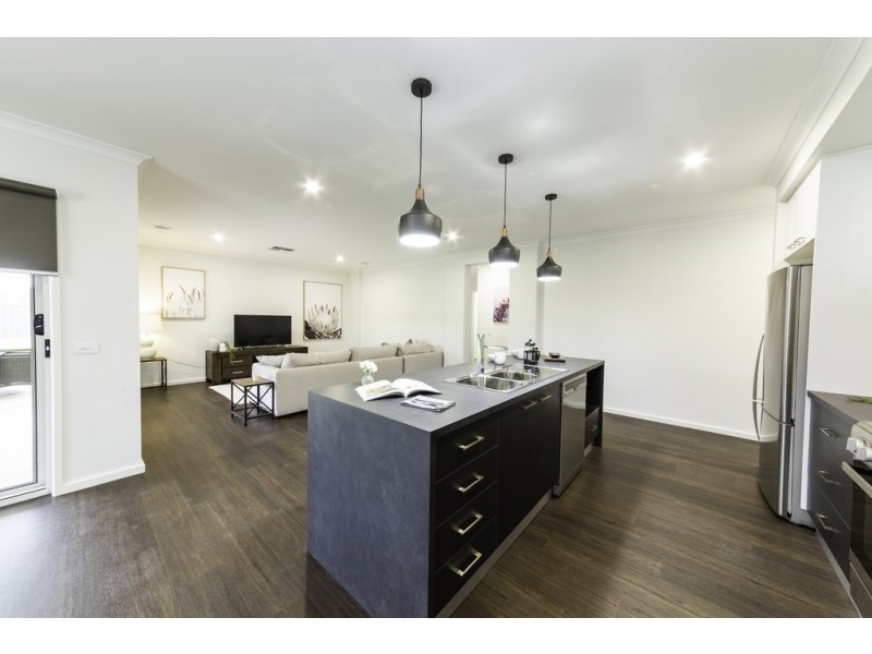 8 Yarrabee Drive, Thurgoona NSW 2640