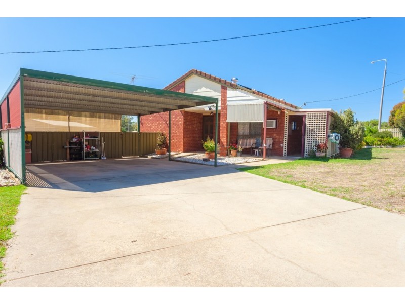 8 Martin Street, Corowa NSW 2646