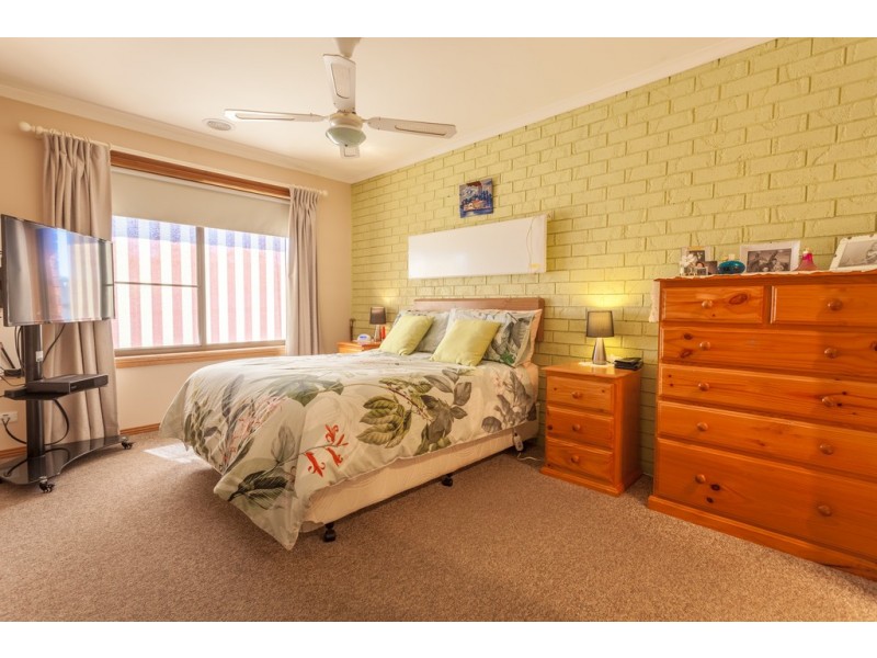 8 Martin Street, Corowa NSW 2646