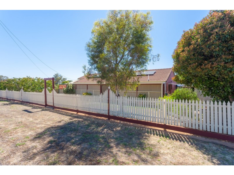 8 Martin Street, Corowa NSW 2646