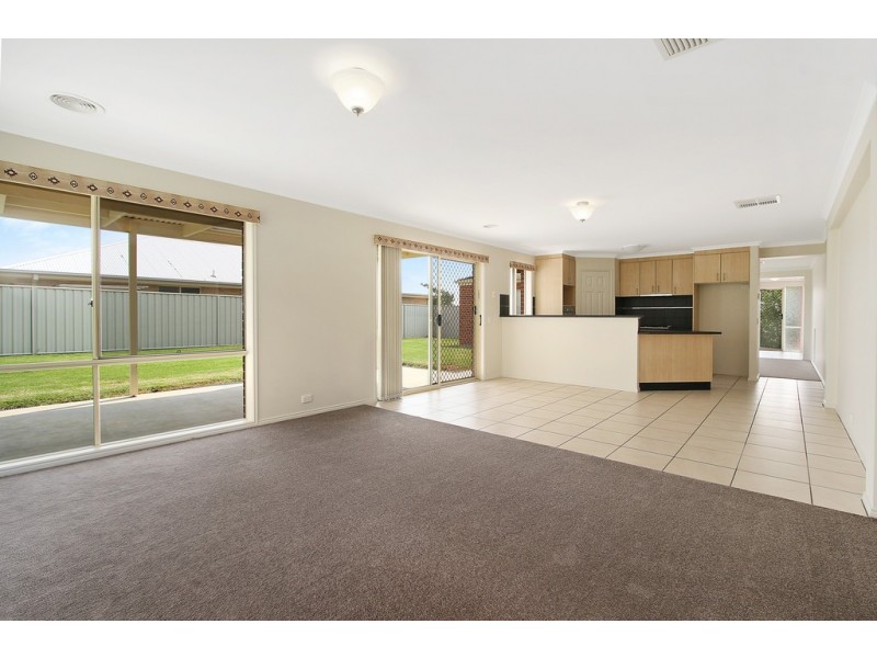 7 Prestwick Place, Wodonga VIC 3690