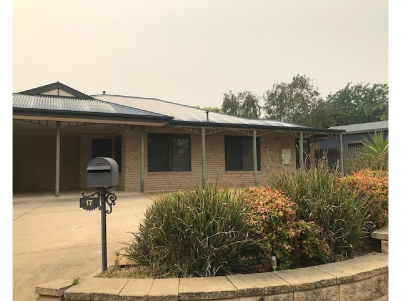 17 FIRESTONE WAY, West Wodonga VIC 3690
