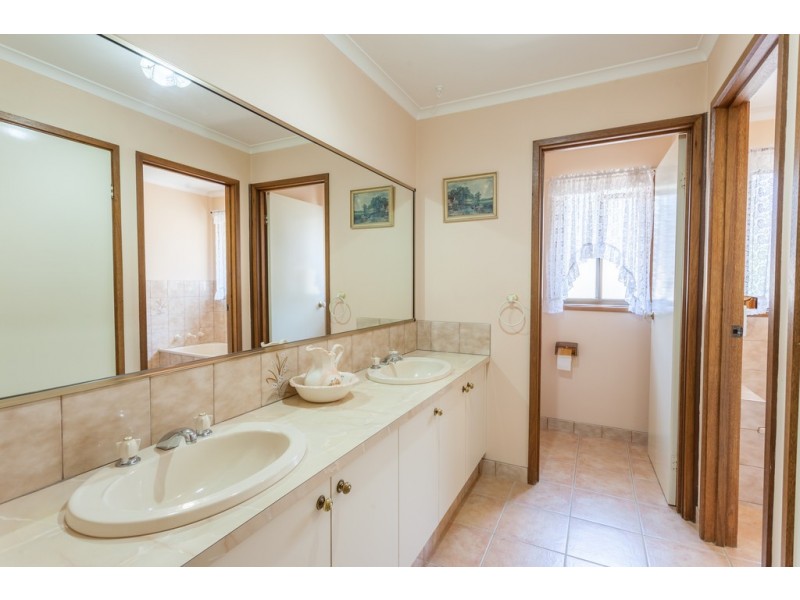 405 Carlma Crescent, Lavington NSW 2641