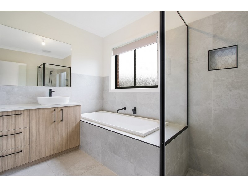 89 Smiggins Drive, Thurgoona NSW 2640