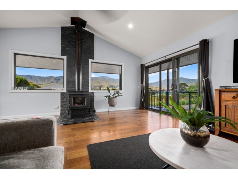 12 Charles Street, Tawonga VIC 3697