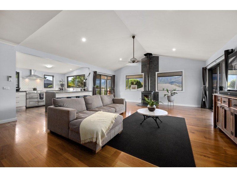 12 Charles Street, Tawonga VIC 3697