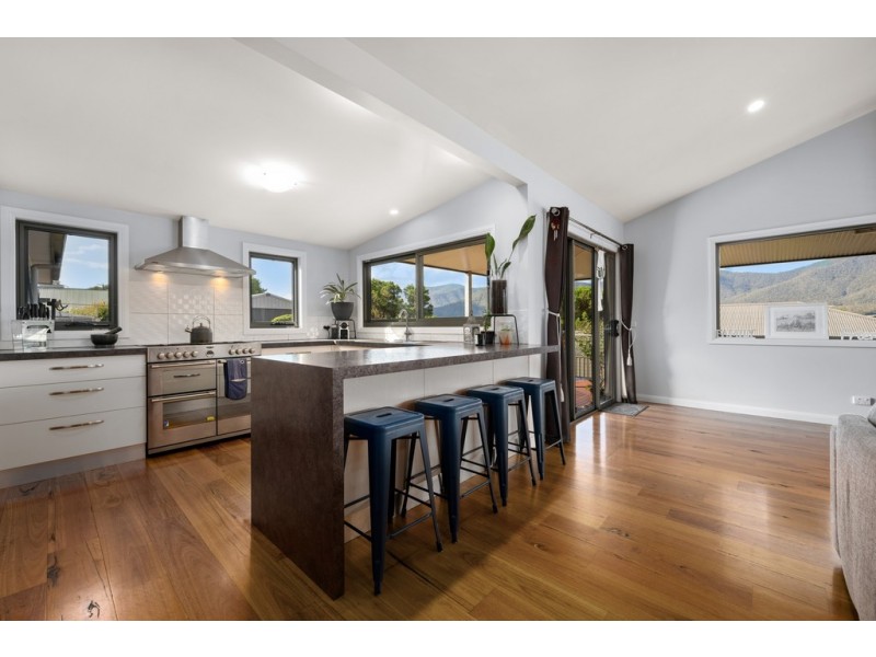 12 Charles Street, Tawonga VIC 3697