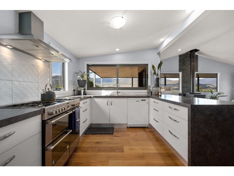 12 Charles Street, Tawonga VIC 3697