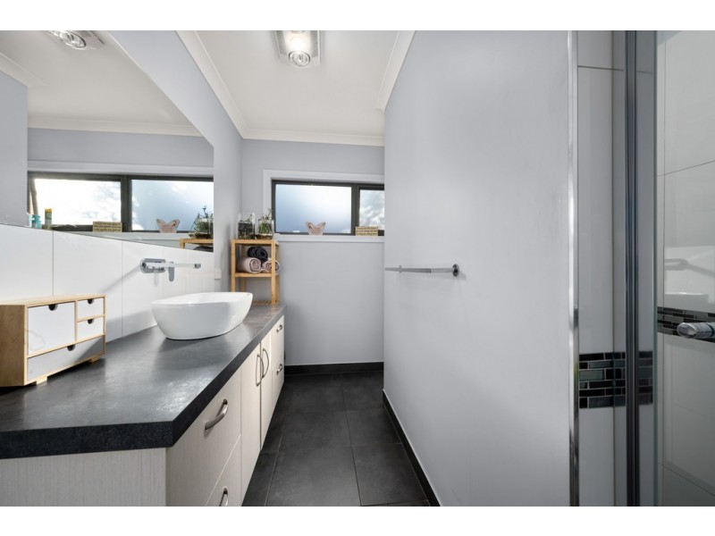 12 Charles Street, Tawonga VIC 3697