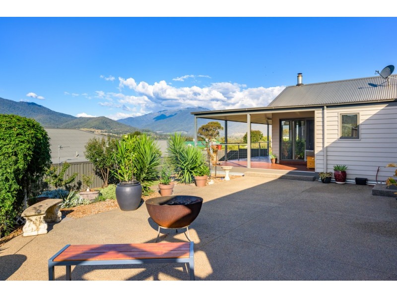 12 Charles Street, Tawonga VIC 3697