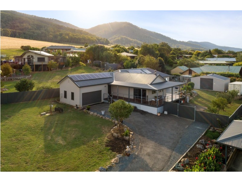 12 Charles Street, Tawonga VIC 3697