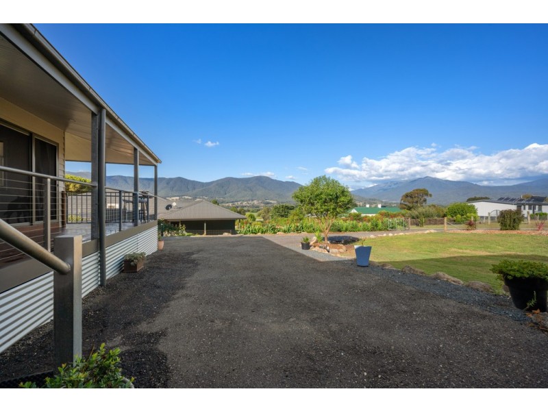 12 Charles Street, Tawonga VIC 3697