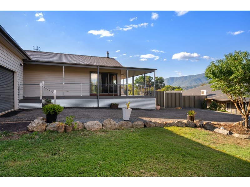 12 Charles Street, Tawonga VIC 3697
