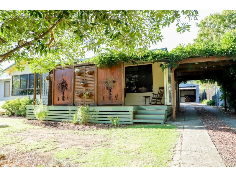 94 Lakeside Avenue, Mount Beauty VIC 3699