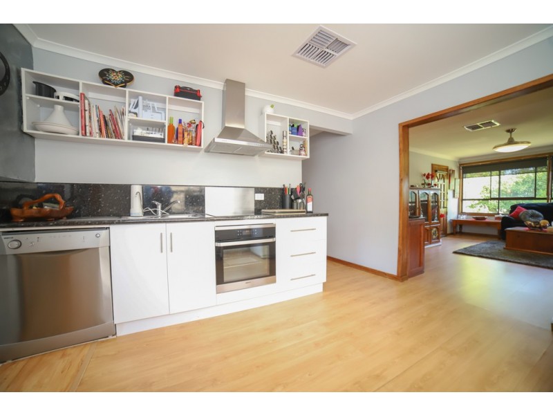 94 Lakeside Avenue, Mount Beauty VIC 3699