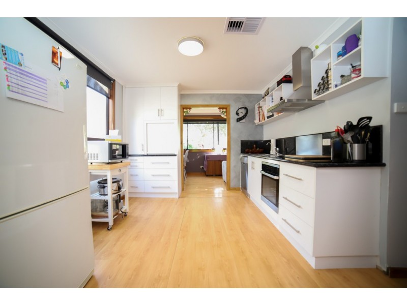 94 Lakeside Avenue, Mount Beauty VIC 3699