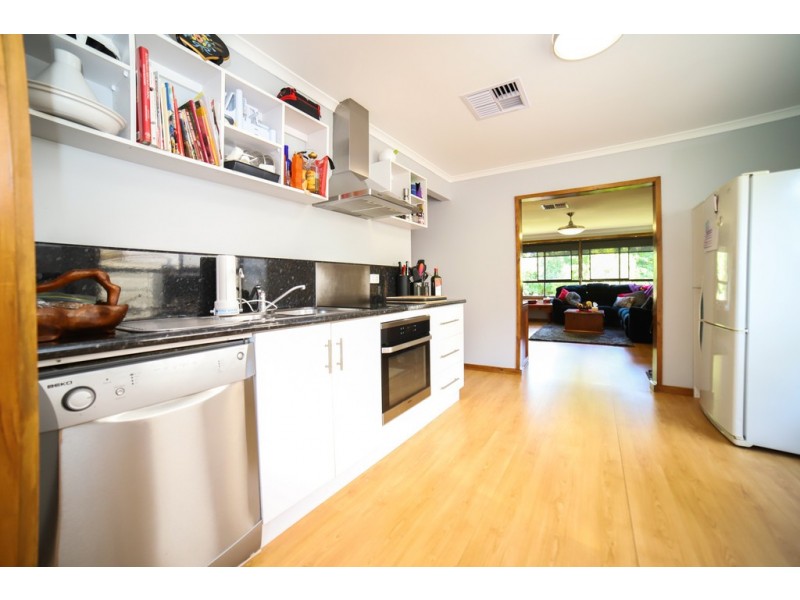 94 Lakeside Avenue, Mount Beauty VIC 3699