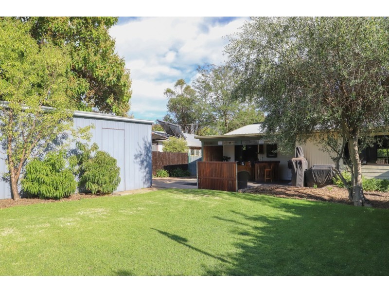 94 Lakeside Avenue, Mount Beauty VIC 3699