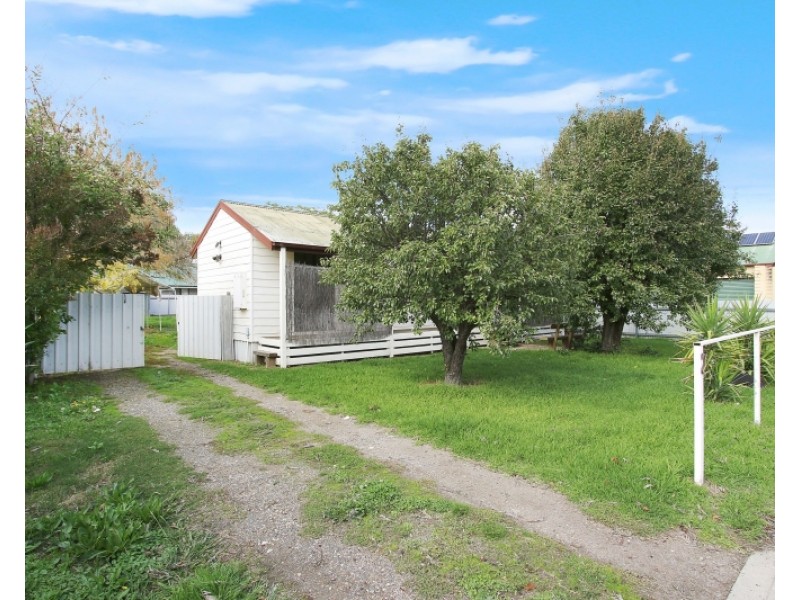 2 OXFORD STREET, Chiltern VIC 3683