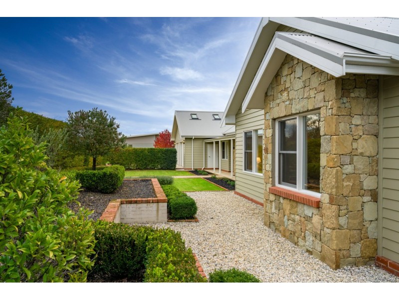 33 Hillandale Court, Bonegilla VIC 3691