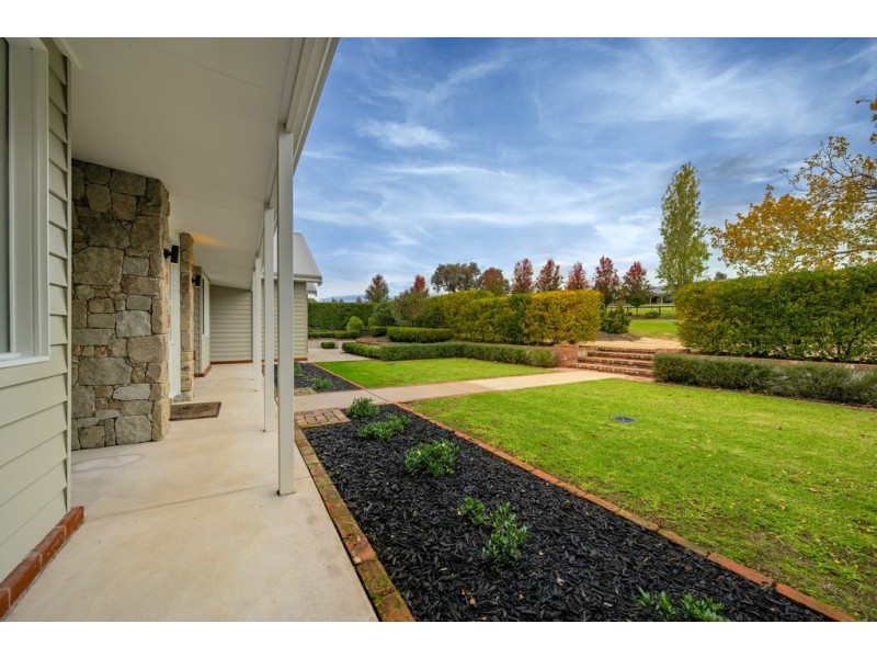 33 Hillandale Court, Bonegilla VIC 3691
