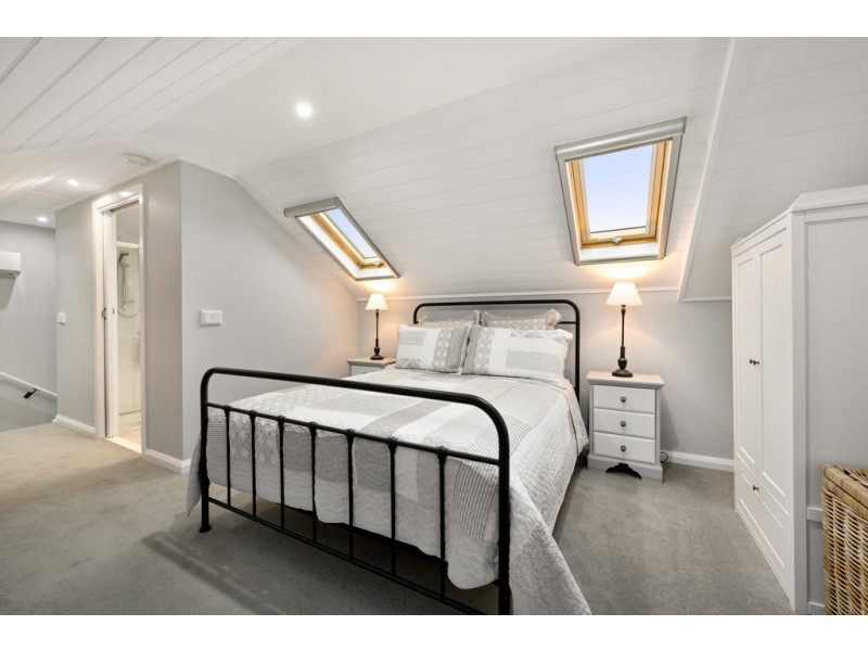 33 Hillandale Court, Bonegilla VIC 3691