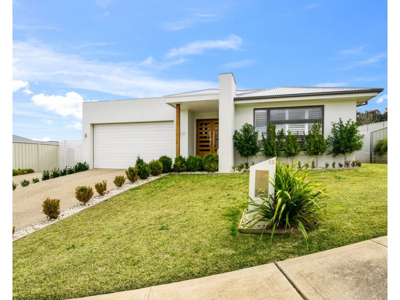 13 Kestrel Circuit, Wodonga VIC 3690