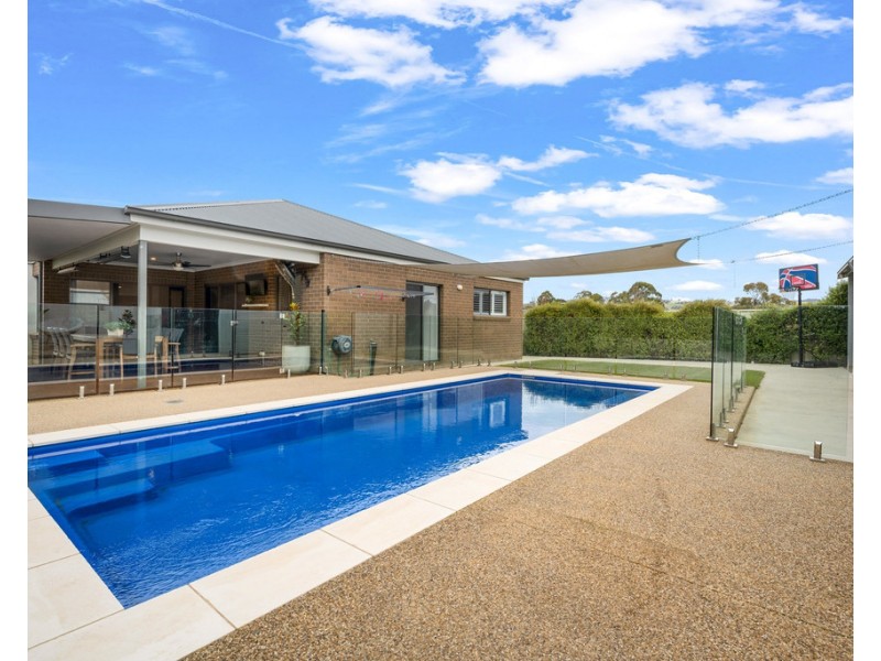 13 Kestrel Circuit, Wodonga VIC 3690