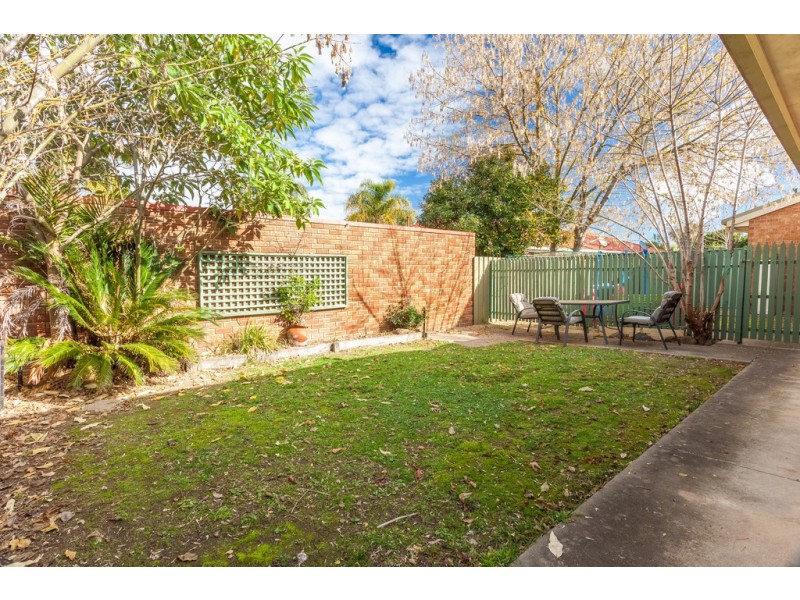 4/588 Webb Street, Lavington NSW 2641