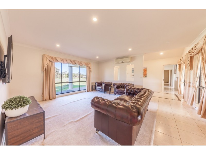 4580 Riverina Highway, Howlong NSW 2643