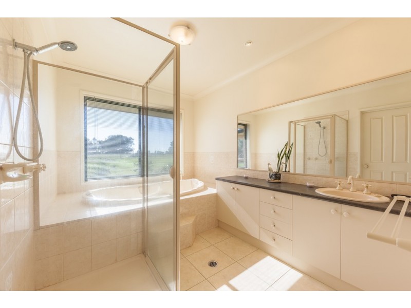 4580 Riverina Highway, Howlong NSW 2643