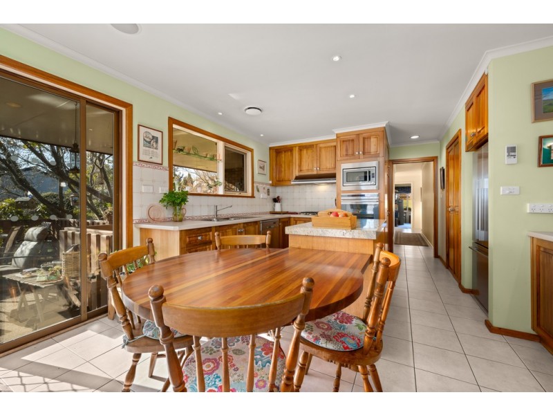 423 Parkview Crescent, Lavington NSW 2641