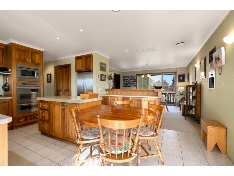 423 Parkview Crescent, Lavington NSW 2641