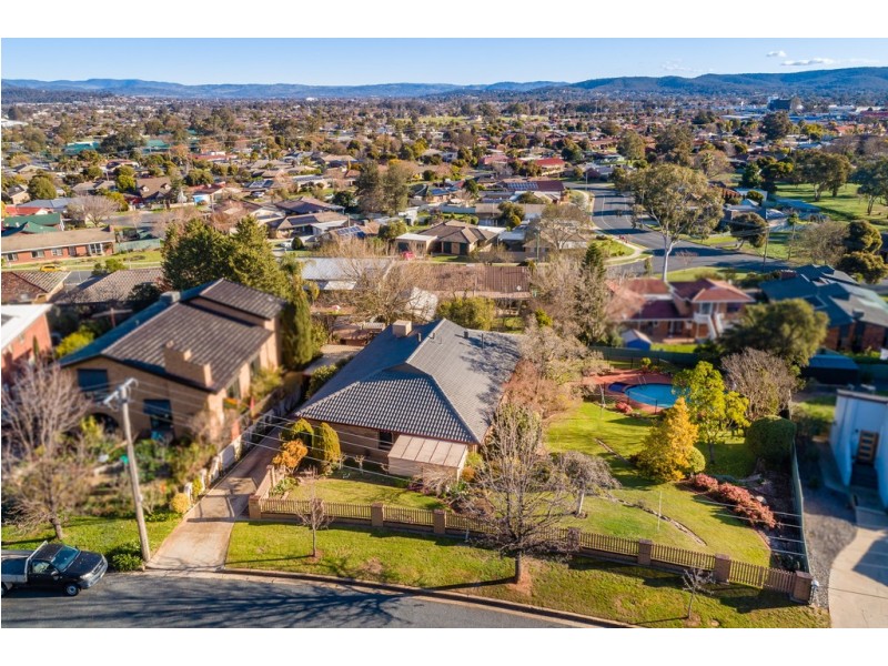 423 Parkview Crescent, Lavington NSW 2641