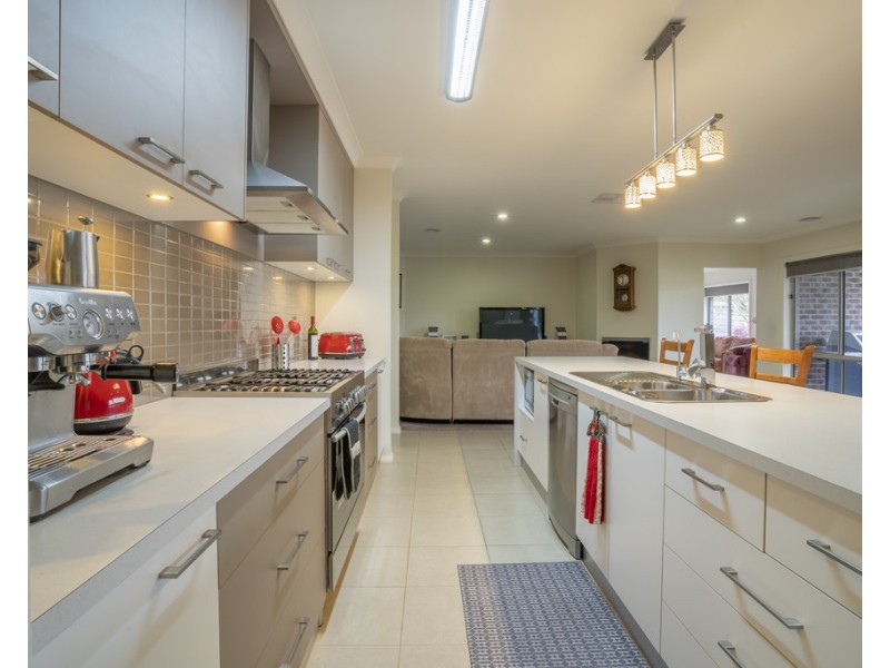 41 Clarendon Avenue, Wodonga VIC 3690