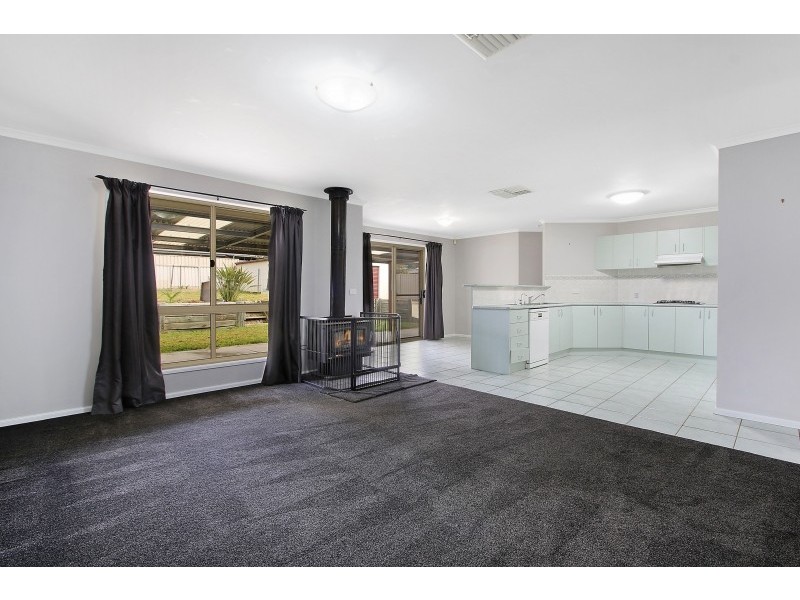 8 CARAWAY STREET, Baranduda VIC 3691