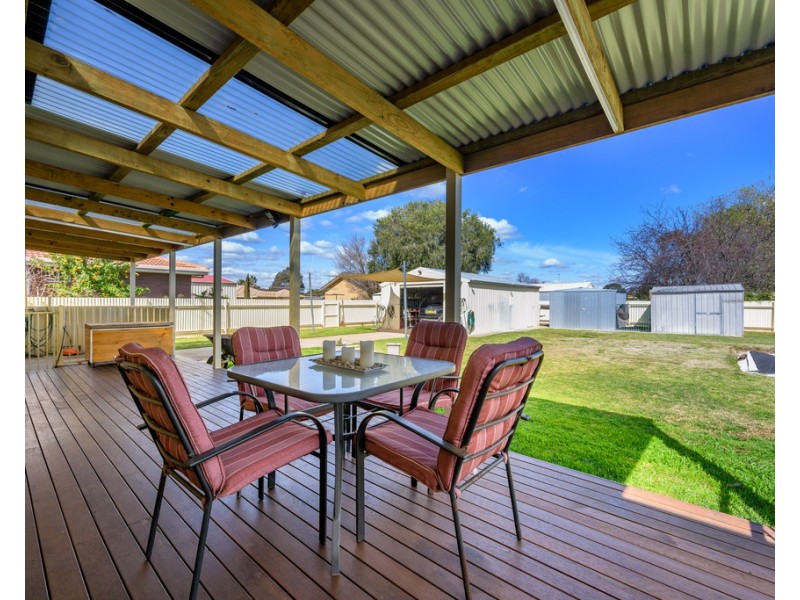 98 Kennedy Street, Howlong NSW 2643