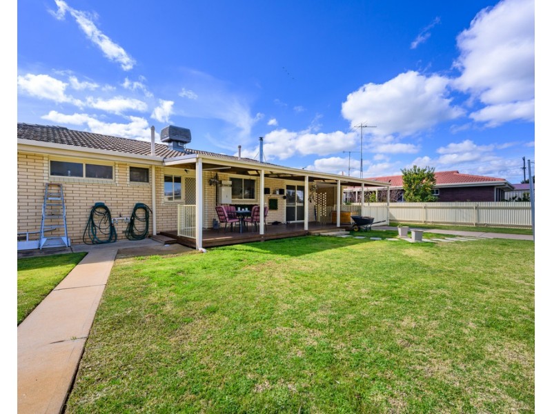 98 Kennedy Street, Howlong NSW 2643