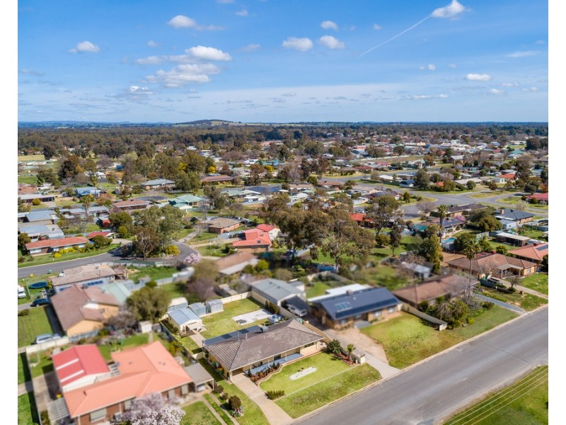 98 Kennedy Street, Howlong NSW 2643