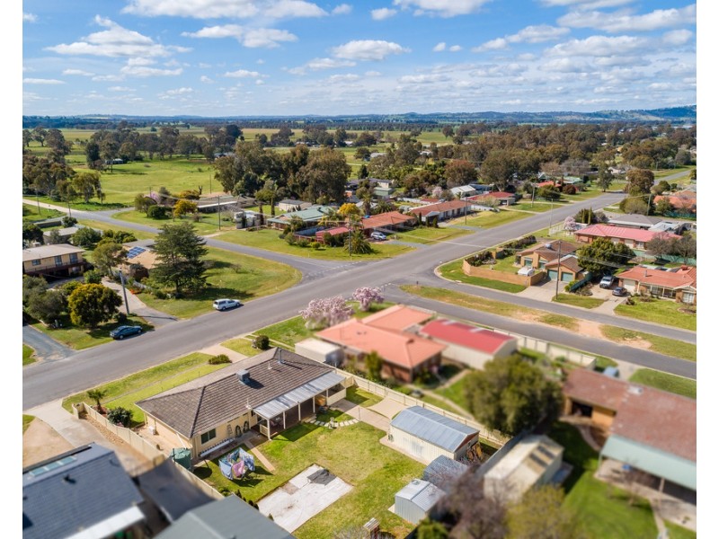 98 Kennedy Street, Howlong NSW 2643