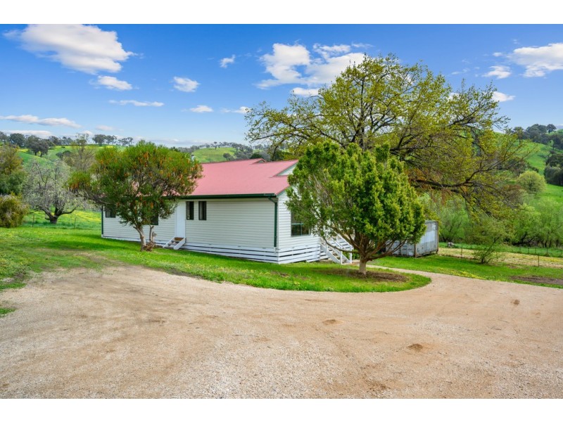 2189 Beechworth-Wodonga Road, Leneva VIC 3691