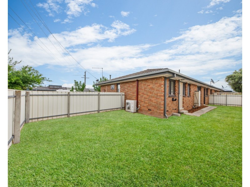 Unit 1 and 2/1 Burns Court, Wodonga VIC 3690