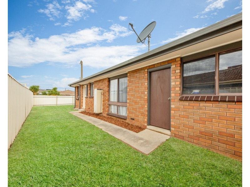 Unit 1 and 2/1 Burns Court, Wodonga VIC 3690
